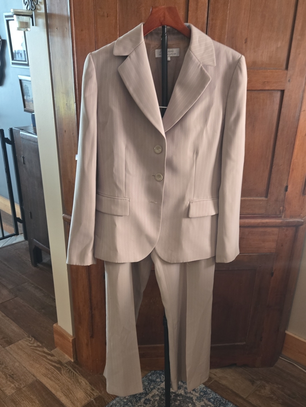 Tahari Women's Light Beige Two-Piece Pantsuit